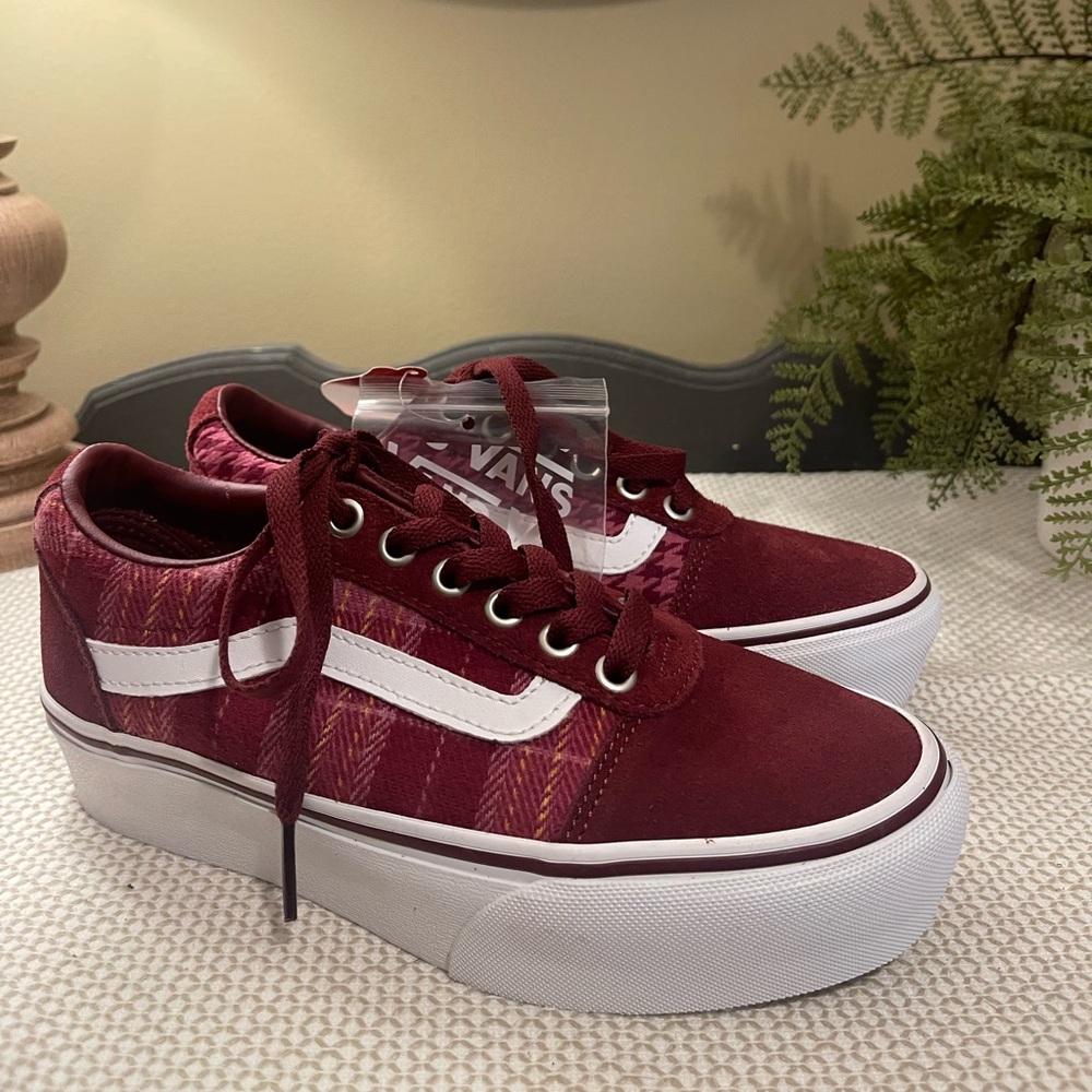VANS WARD Platform. Plaid Mix Port. Maroon Size 5.5